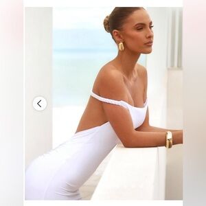 White Off-Shoulder mini Dress
Mars The Label Women's White Dress